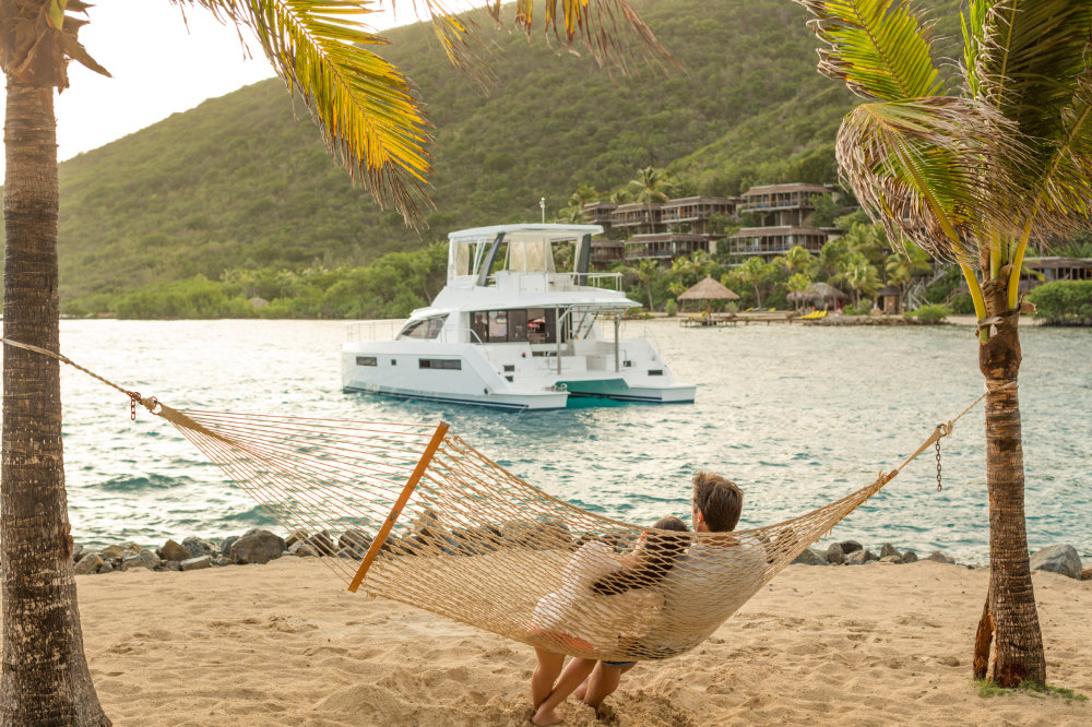 Boaters enjoying a beach in BVI - Advertise with Marinalife