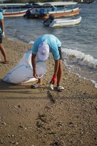 Beach Cleanup - eco friendly boating - marinalife