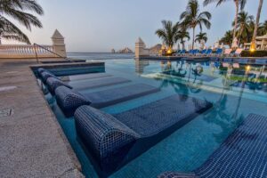 Cabo Resort Pool Loungers - destination - marinalife